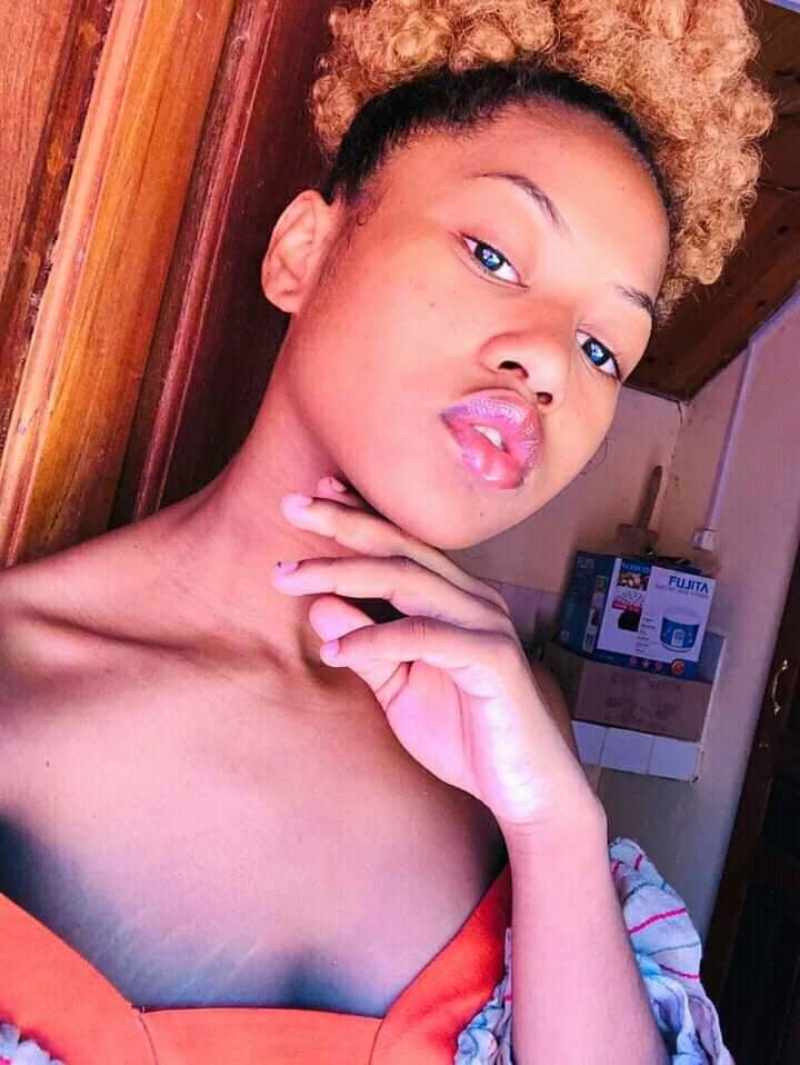 Lesbienne
 #92885230