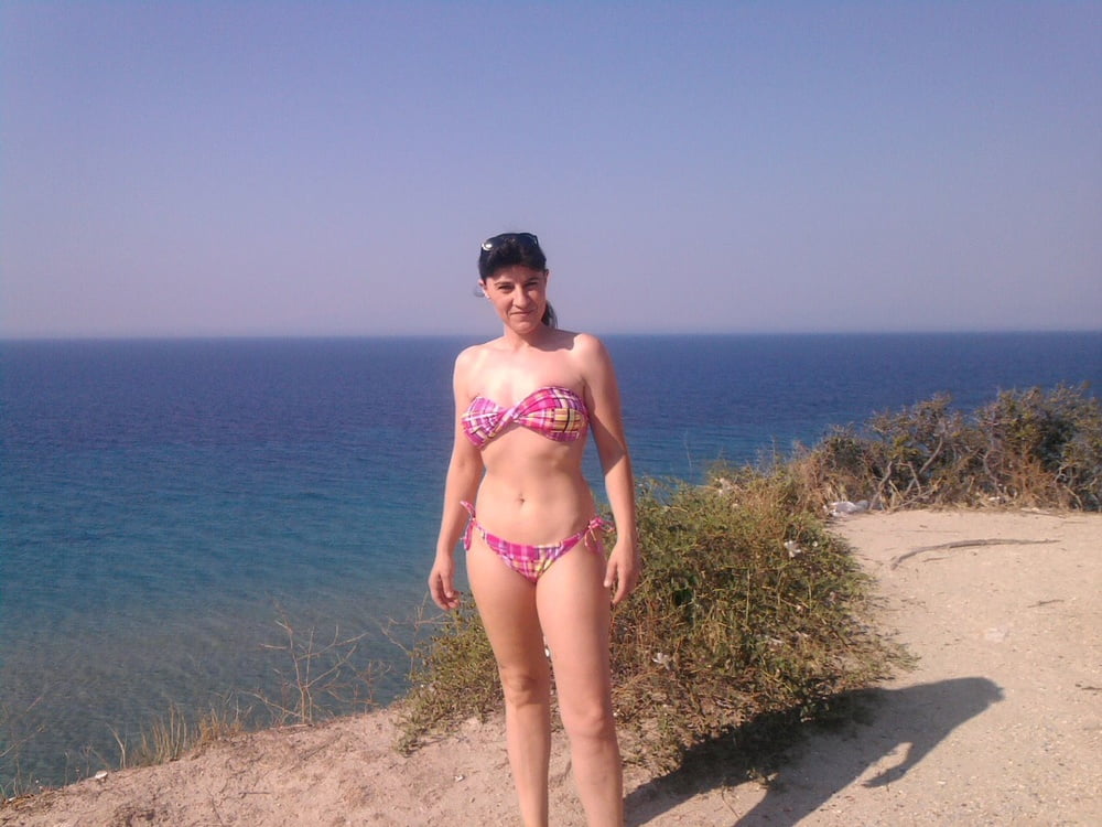 ソーシャルメディアのギリシャのショートヘアの女性 : eleni
 #96169459