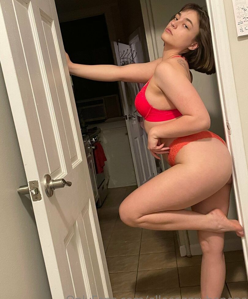 Jules Roscoe desnuda #108269804