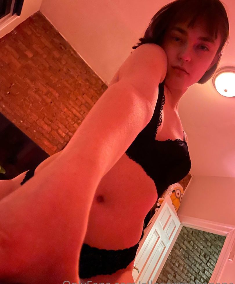 Jules Roscoe desnuda #108269881