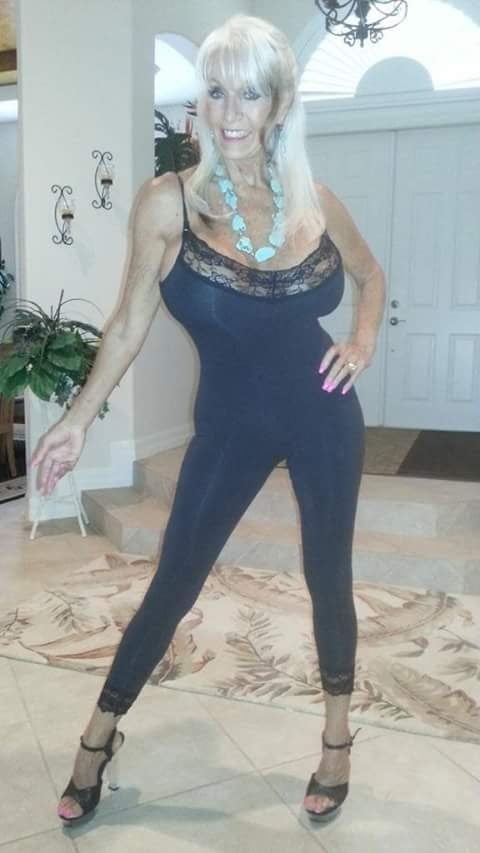 Milfs Oma Berühmtheit
 #104533232
