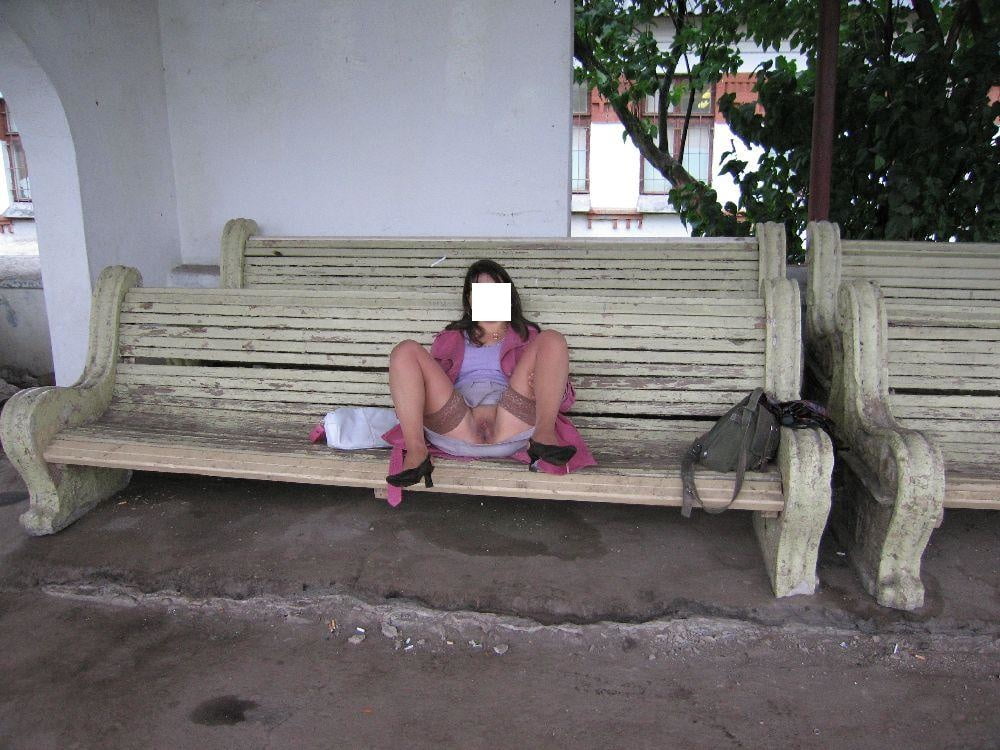 Exhibitionistin, die alle ihre Loecher zeigt #94370108