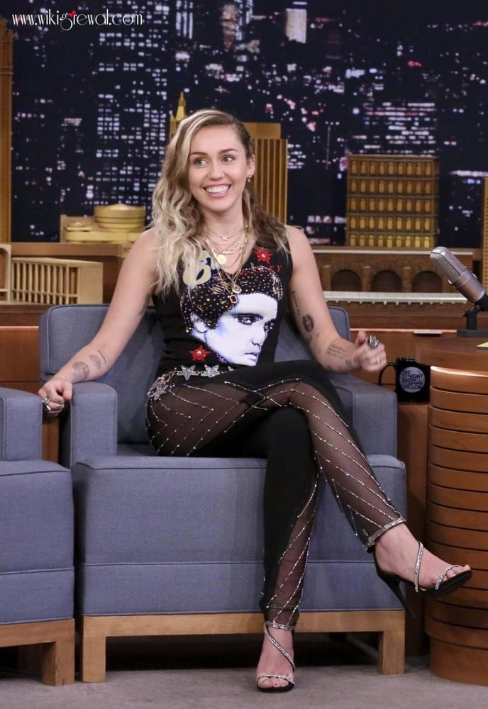 Miley cyrusの足
 #95719627