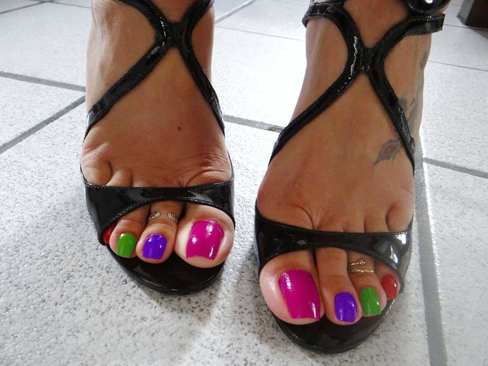Dedos de los pies bonitos
 #105452028