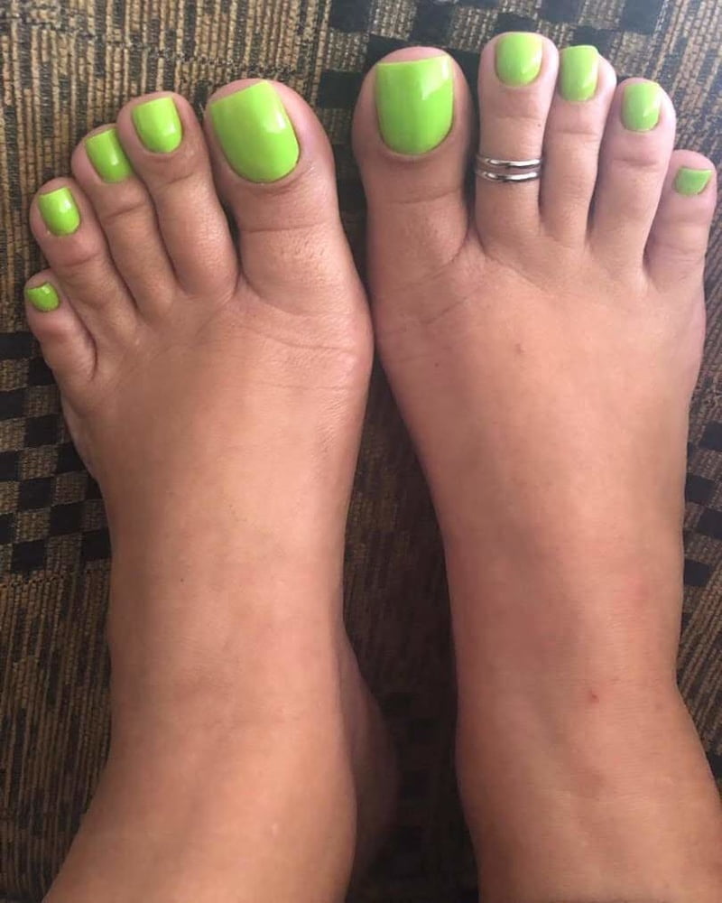 Dedos de los pies bonitos
 #105452036