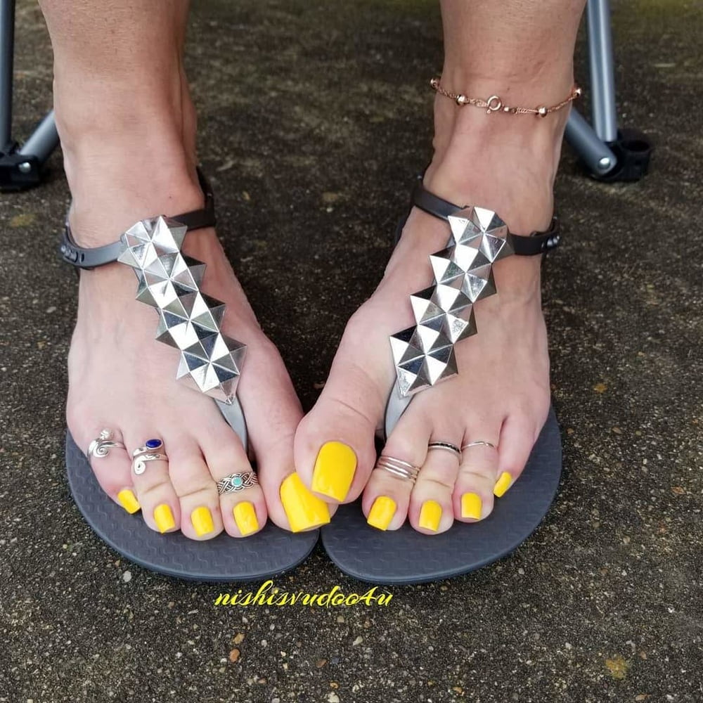 Dedos de los pies bonitos
 #105452070