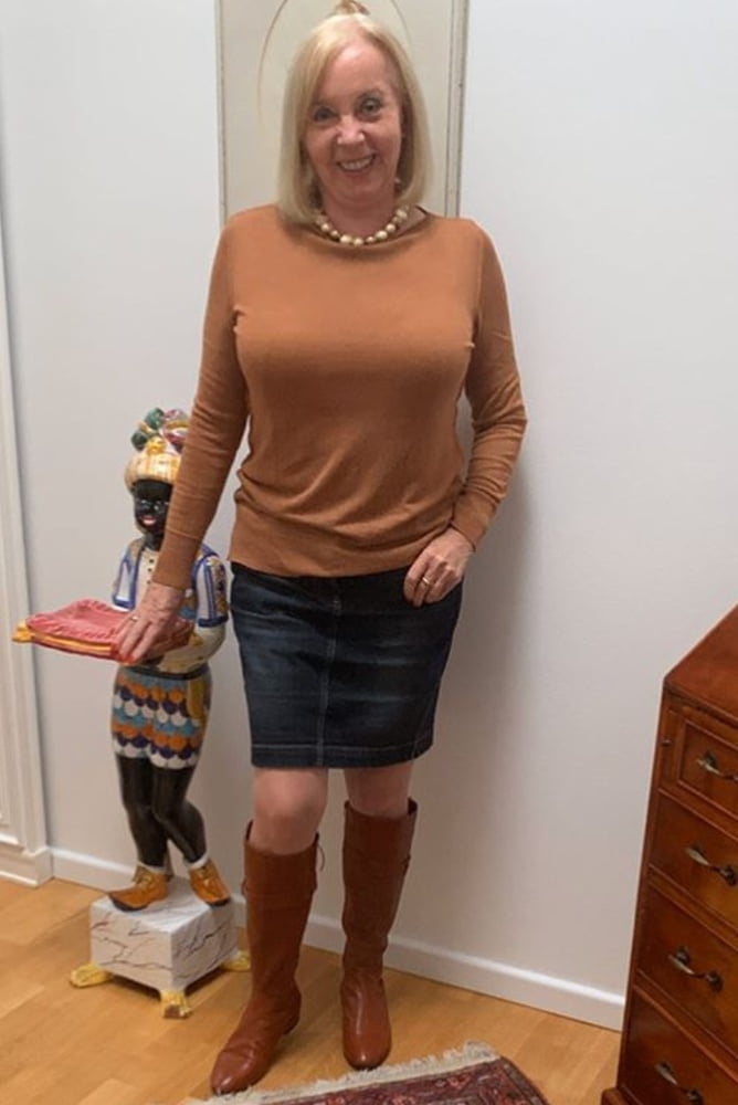 Insta milfs & gilfs con botas no.19
 #102242071