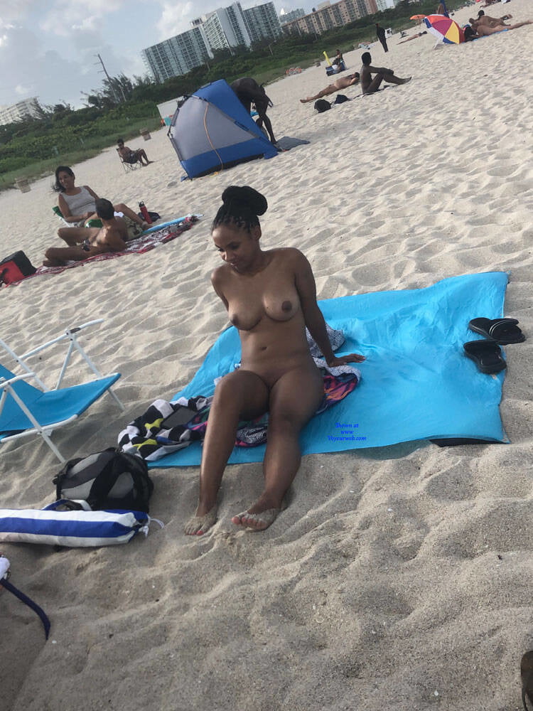 Schöne Nudisten
 #88133727