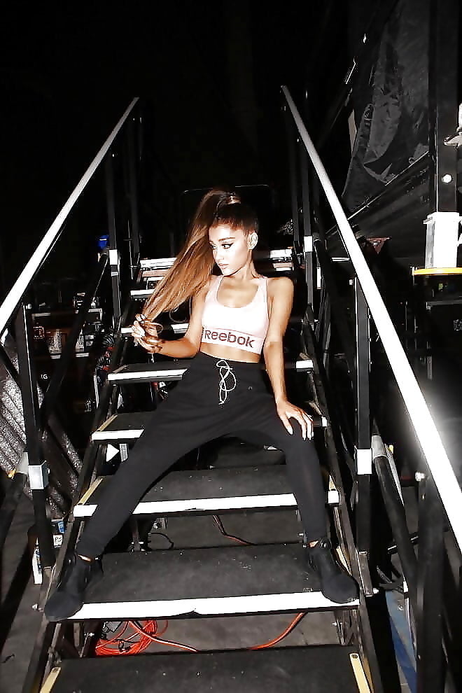 Ariana grande
 #96567381