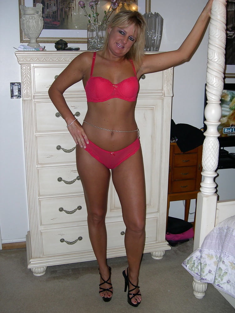 BLONDE AMATEUR #104933072