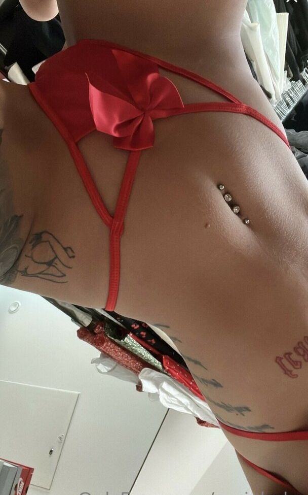 Majabebe desnuda #109098451