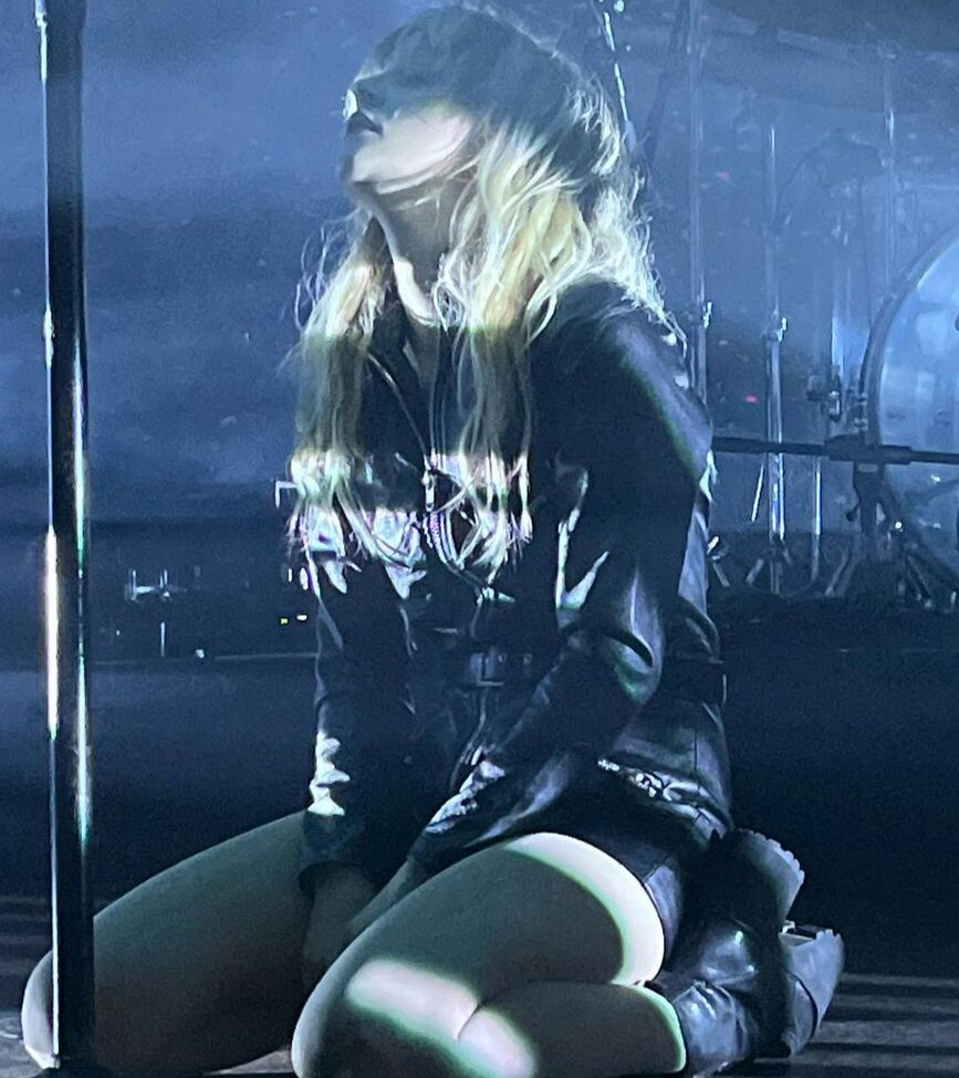 Lauren Mayberry nackt #108504643