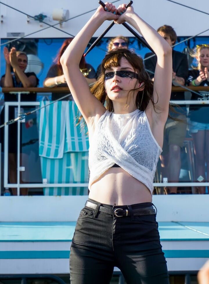 Lauren Mayberry nackt #108504645