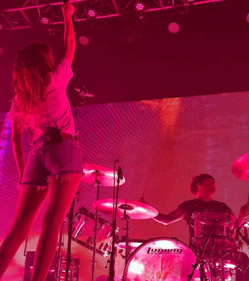 Lauren Mayberry desnuda #108504648