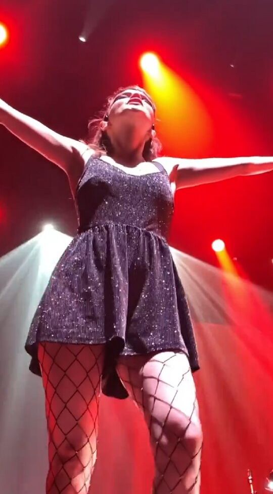 Lauren Mayberry desnuda #108504656