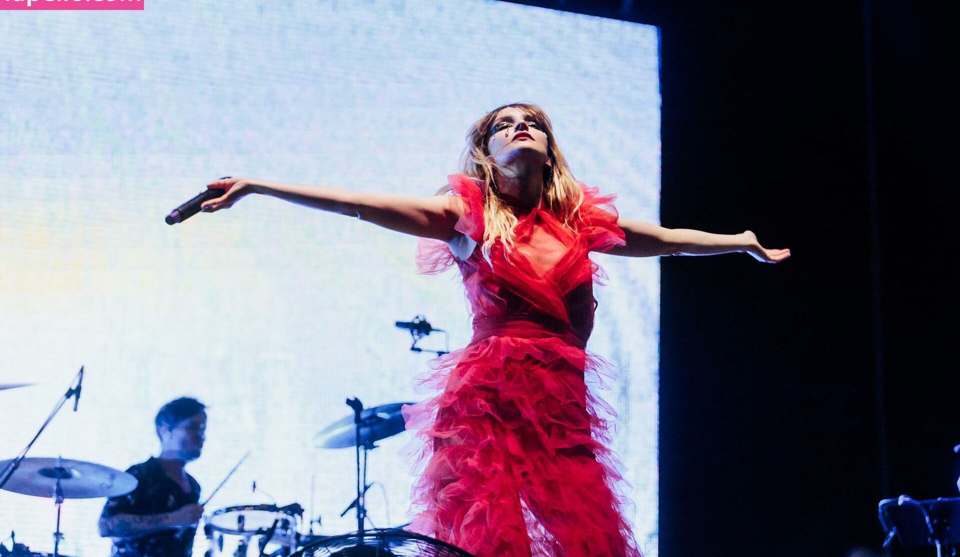 Lauren Mayberry nackt #108504664