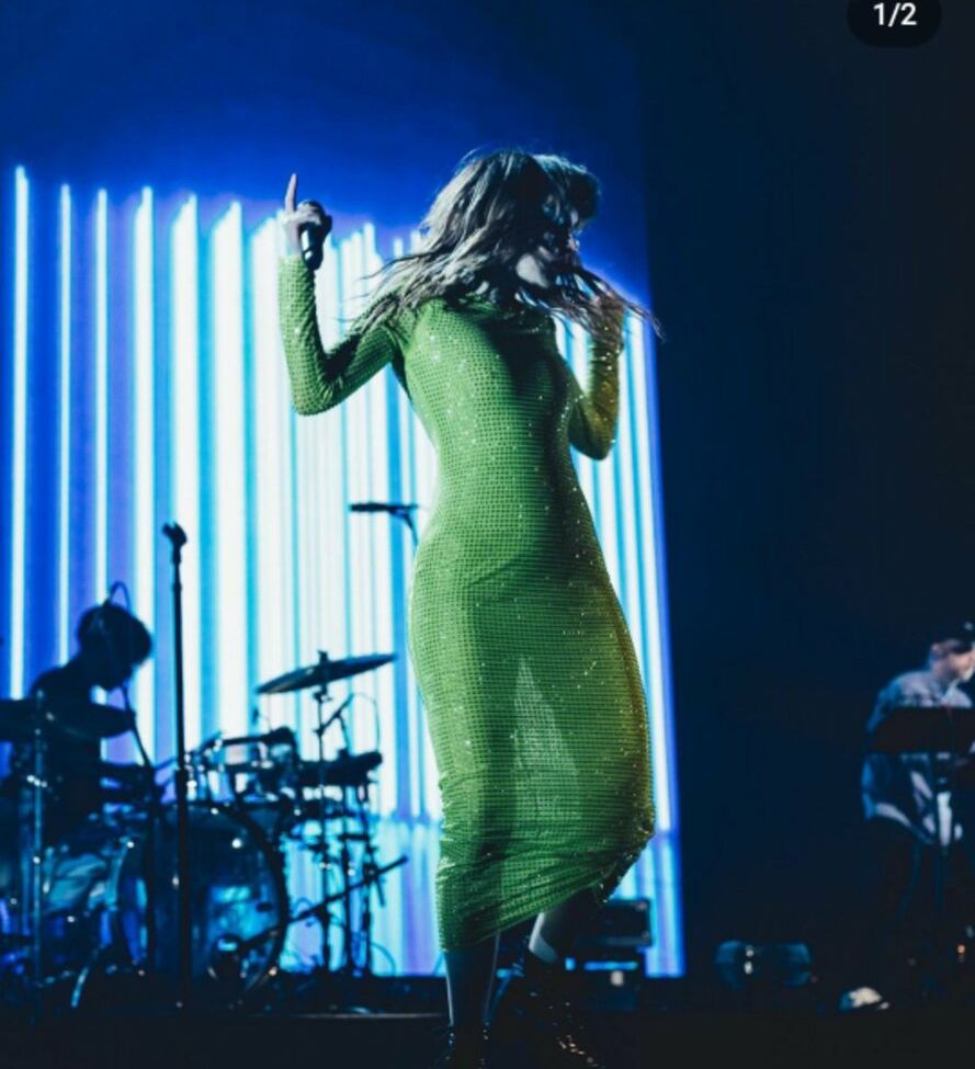 Lauren Mayberry desnuda #108504671