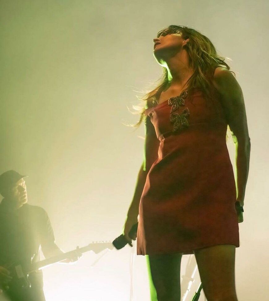 Lauren Mayberry nackt #108504673