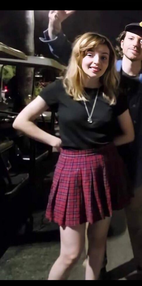 Lauren Mayberry nackt #108504674