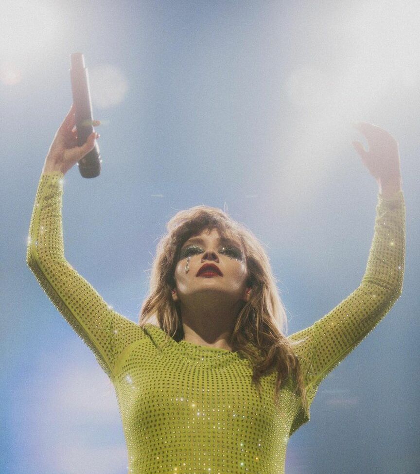 Lauren Mayberry nackt #108504677