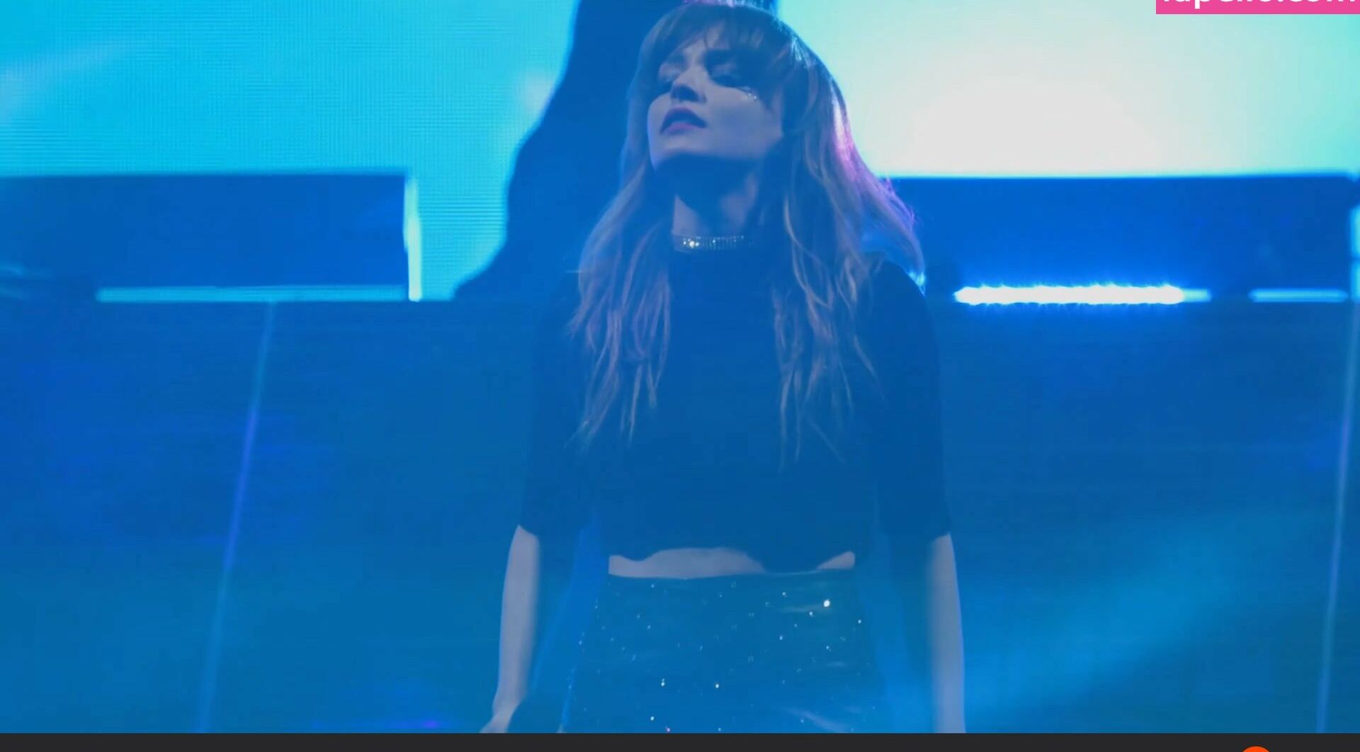 Lauren Mayberry desnuda #108504681