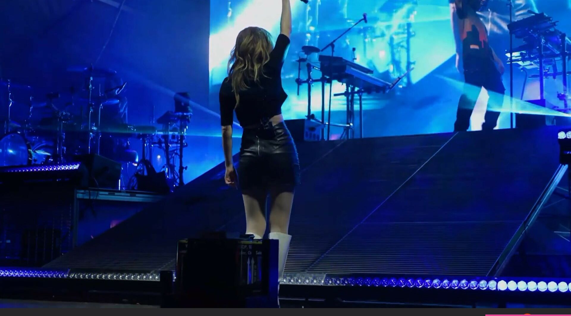 Lauren Mayberry nackt #108504682