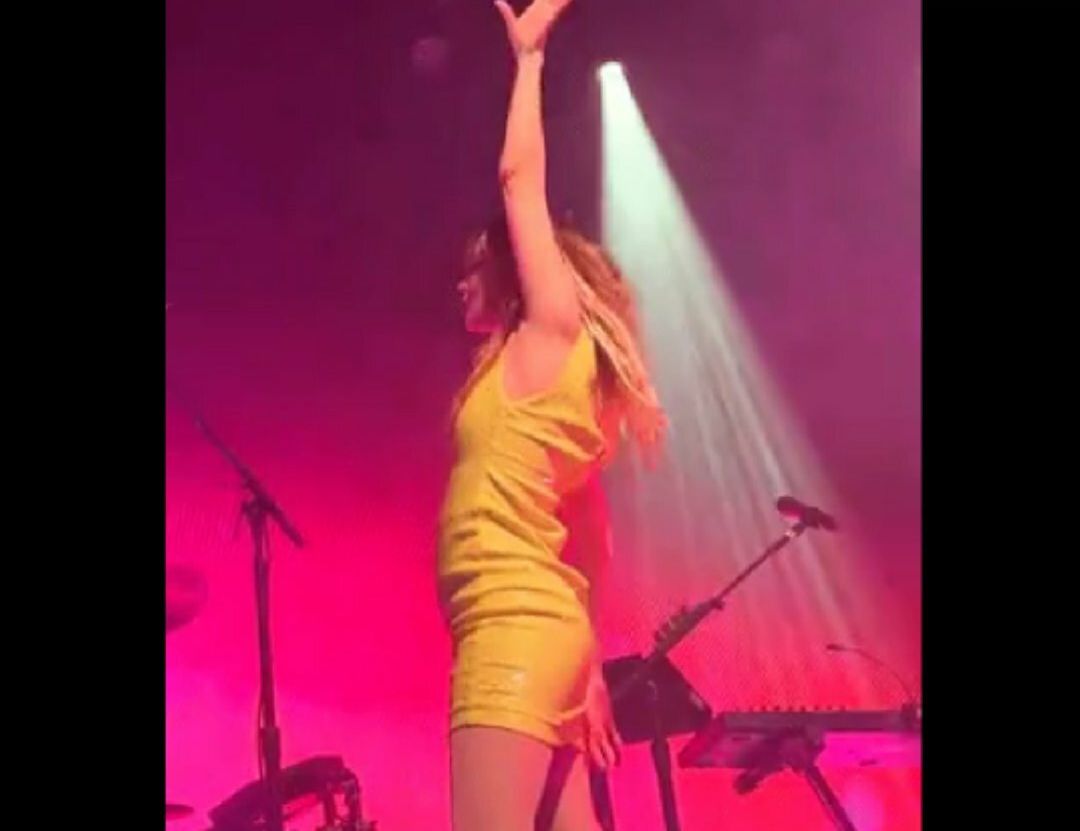 Lauren Mayberry desnuda #108504689