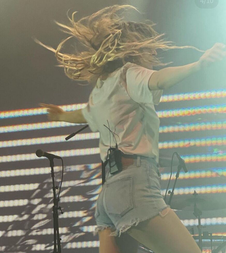 Lauren Mayberry desnuda #108504692