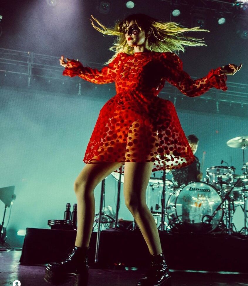 Lauren Mayberry desnuda #108504693