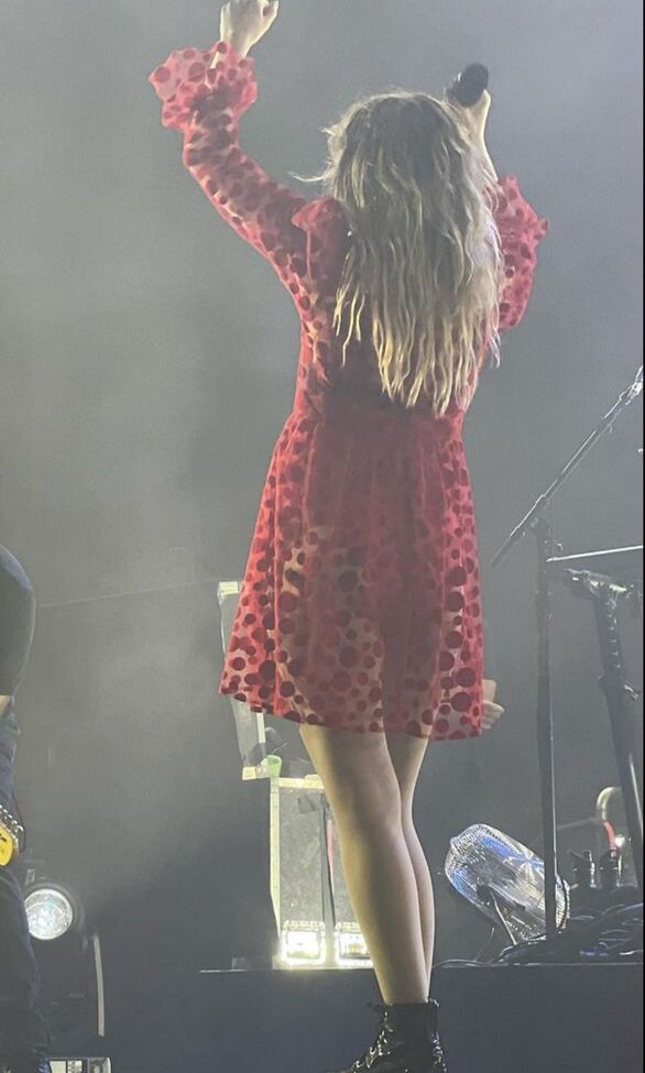 Lauren Mayberry desnuda #108504696