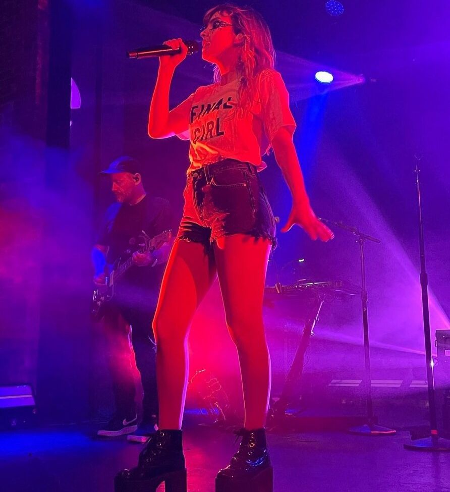 Lauren Mayberry nackt #108504702