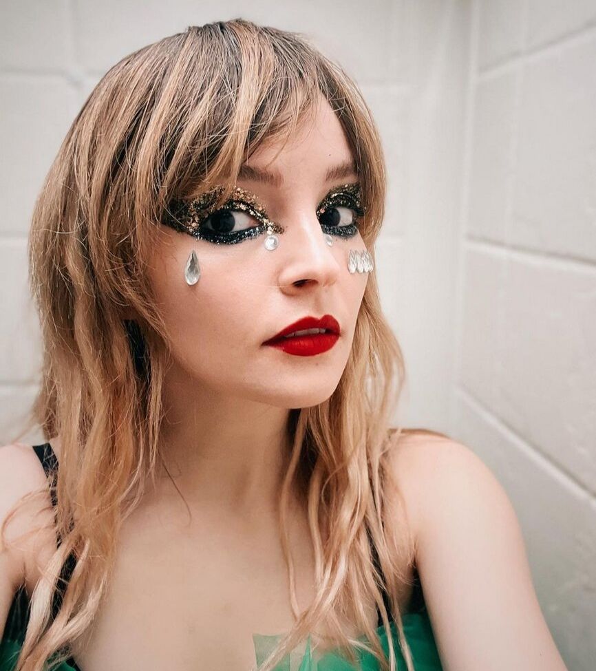 Lauren Mayberry nackt #108504709