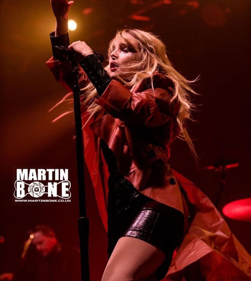 Lauren Mayberry desnuda #108504717