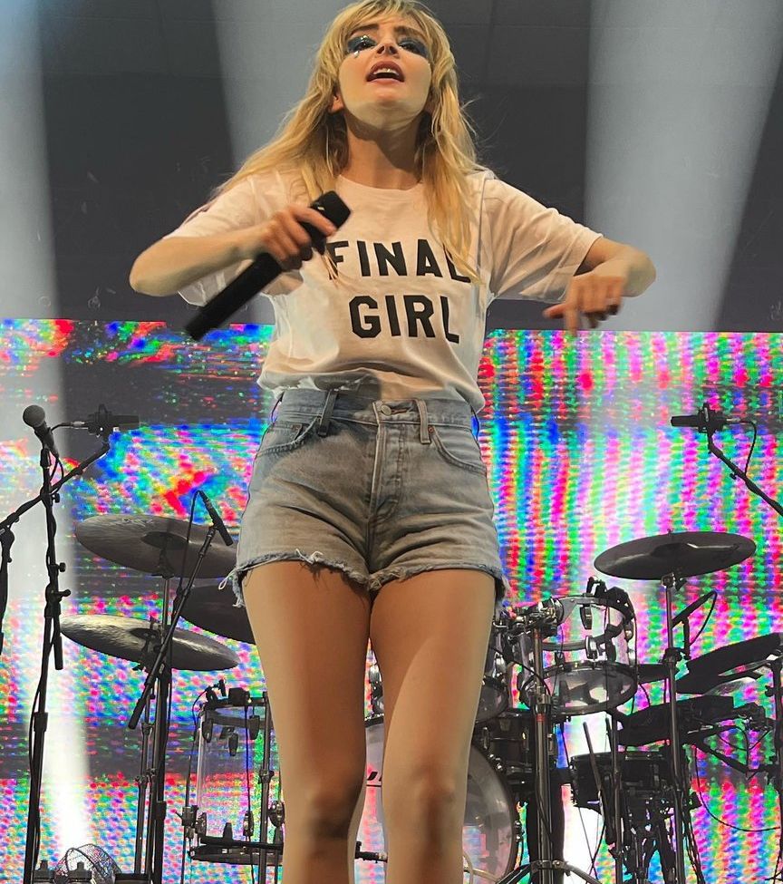 Lauren Mayberry nackt #108504720