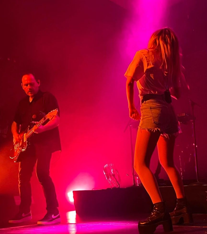 Lauren Mayberry nackt #108504726