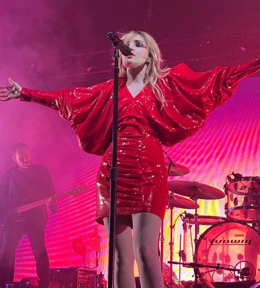 Lauren Mayberry desnuda #108504731