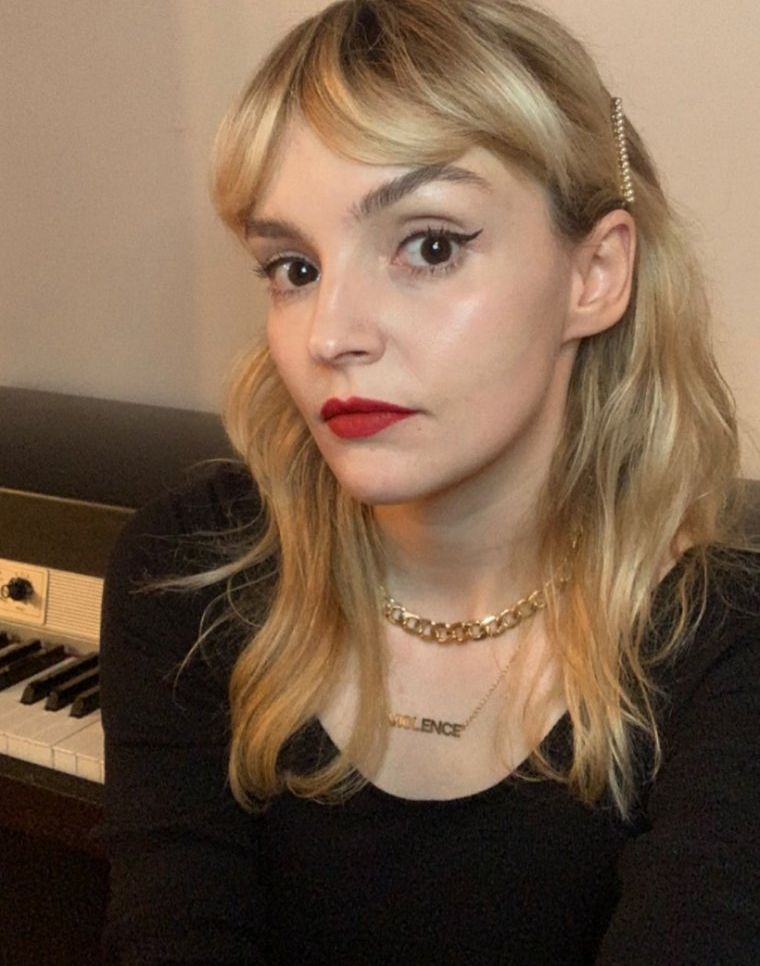 Lauren Mayberry desnuda #108504733