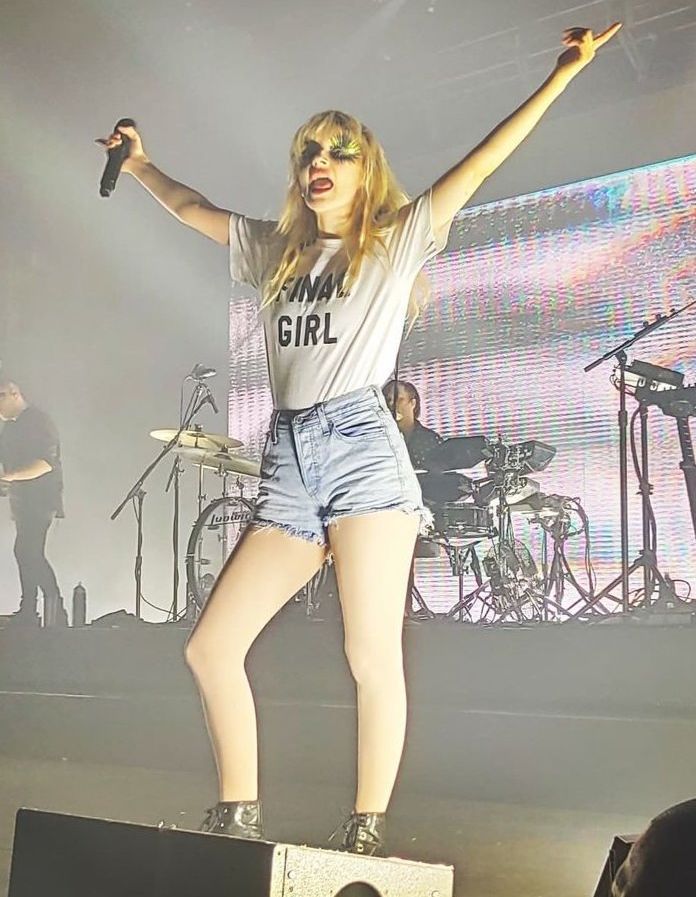 Lauren Mayberry nackt #108504735