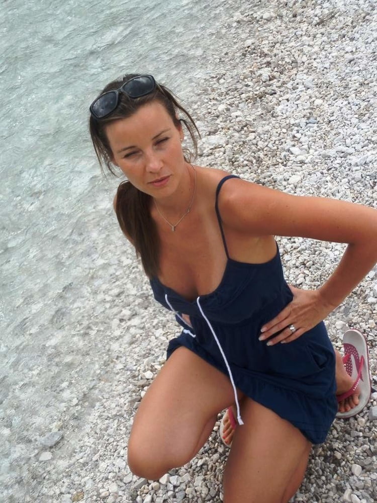 Lena est une belle femme naturelle
 #96385014