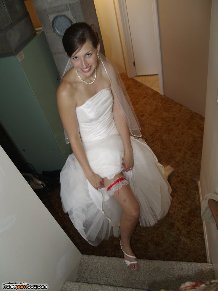 Sexy schlanke Brünette Braut Kimberly ausgesetzt für Sie zu genießen
 #94672768