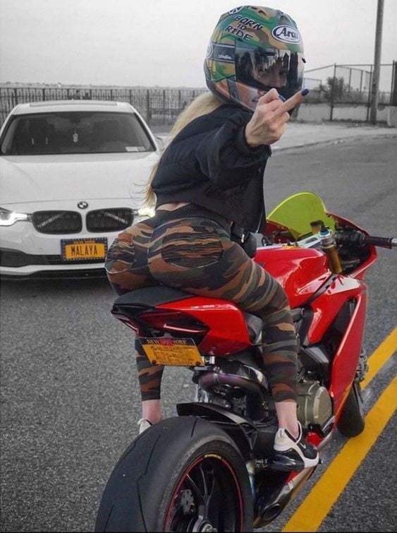 Moto Mädchen
 #97504083