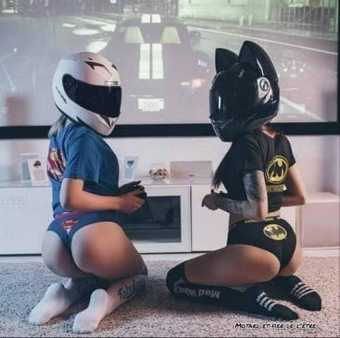 Moto Mädchen
 #97504107