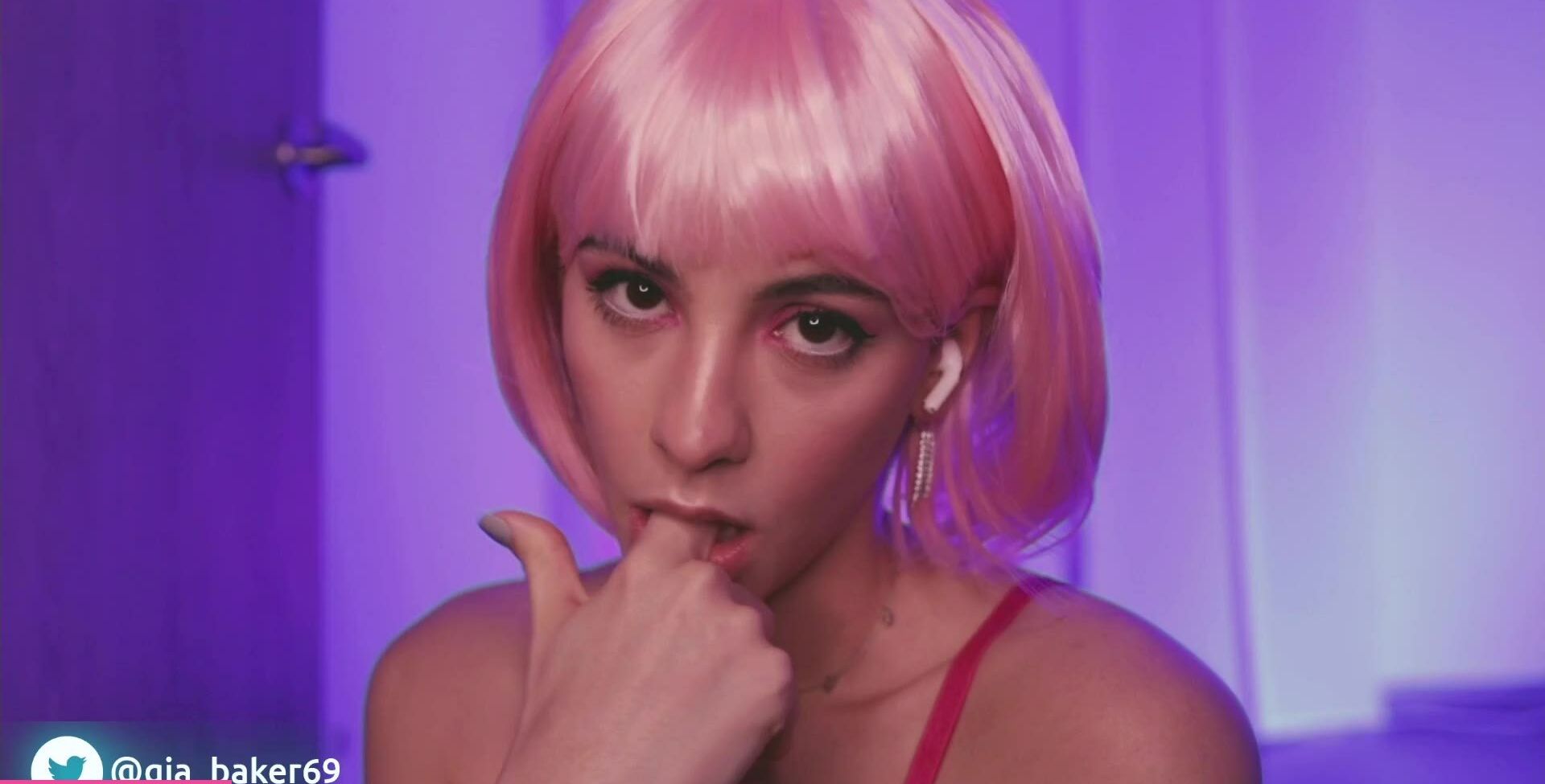 Gia Baker desnuda #109473016