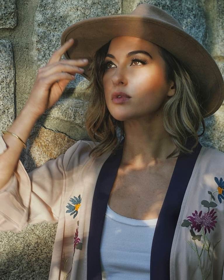 Tasya Teles (die 100)
 #87746371