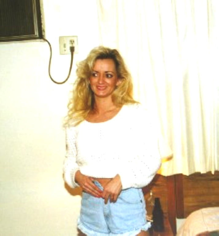 Lisa - ta mère salope dans les années 80
 #93107174