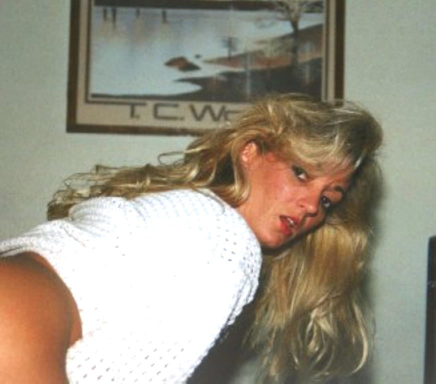 Lisa - ta mère salope dans les années 80
 #93107200