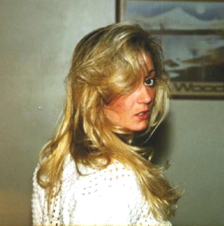 Lisa - ta mère salope dans les années 80
 #93107224