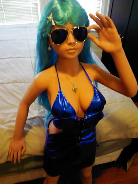 El vestido de Nina en el club
 #106826429