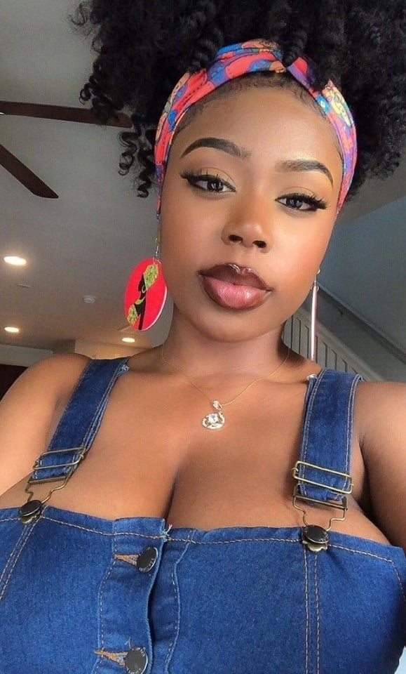 Rincón voluptuoso
 #90065798