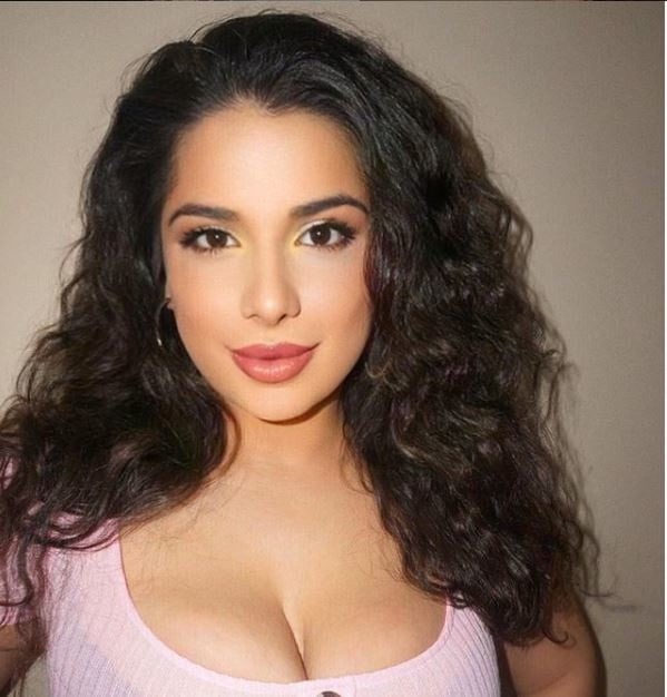 Rincón voluptuoso
 #90065880